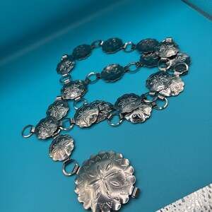 Vintage Southwestern Silver Tone Etched Concho Chain Belt